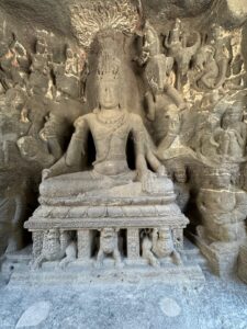 Statue du dieu indien-dans les grottes dAjanta