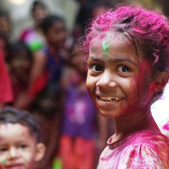jeunes femmes en couleur