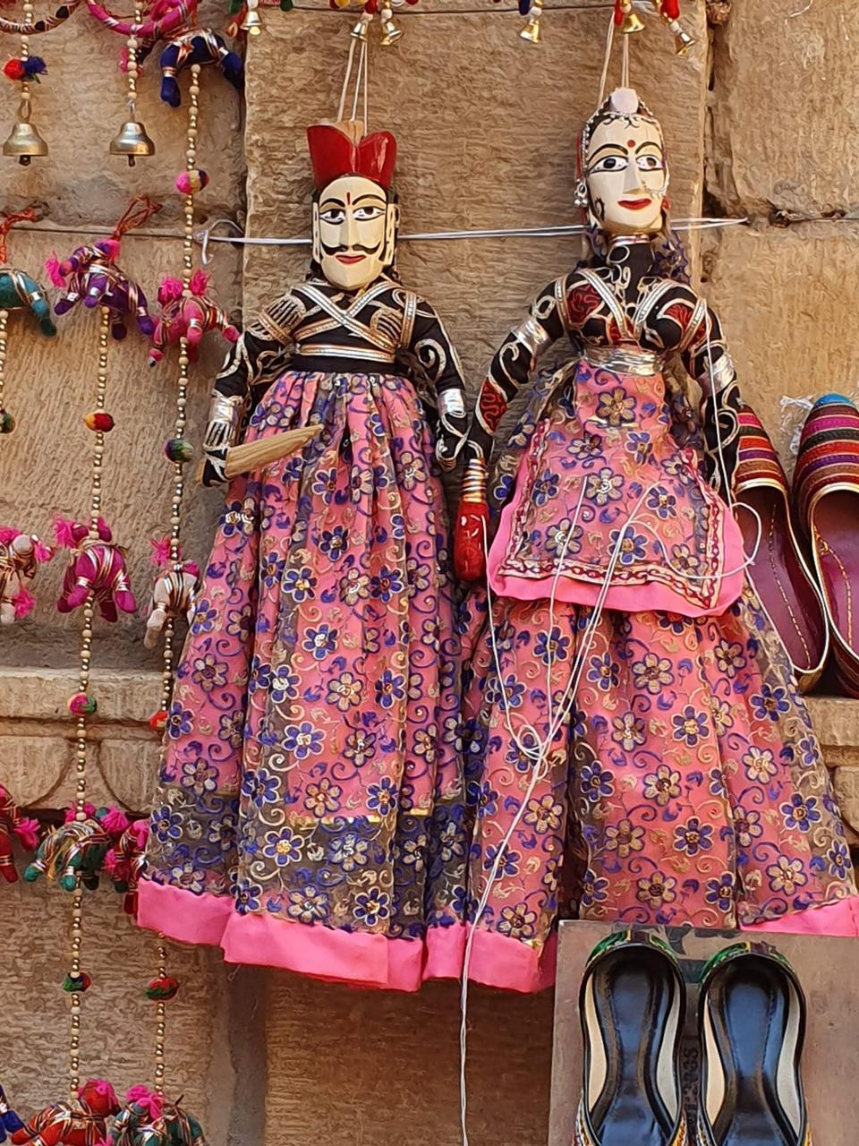 Jouet Indien en robe du Rajasthan