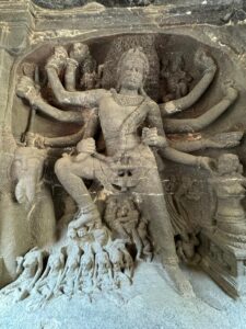Statue du dieu indien-dans les grottes dAjanta