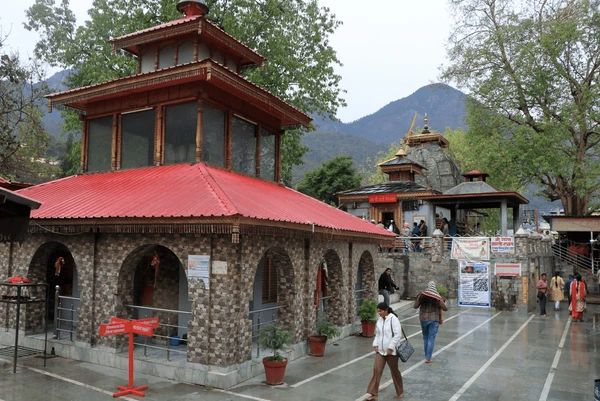 Specialist in tailor-made travel to the Himalayas